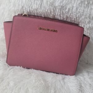 Michael Kors Selma Messenger Bag